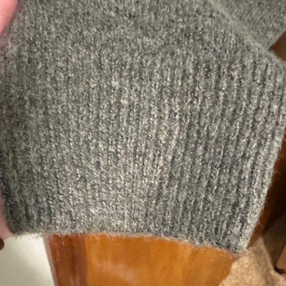 Vince Camuto Women's Gray Sweater L EUC - Picture 4 of 7